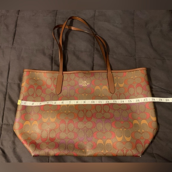 Coach rainbow city tote bag. - Picture 4 of 10